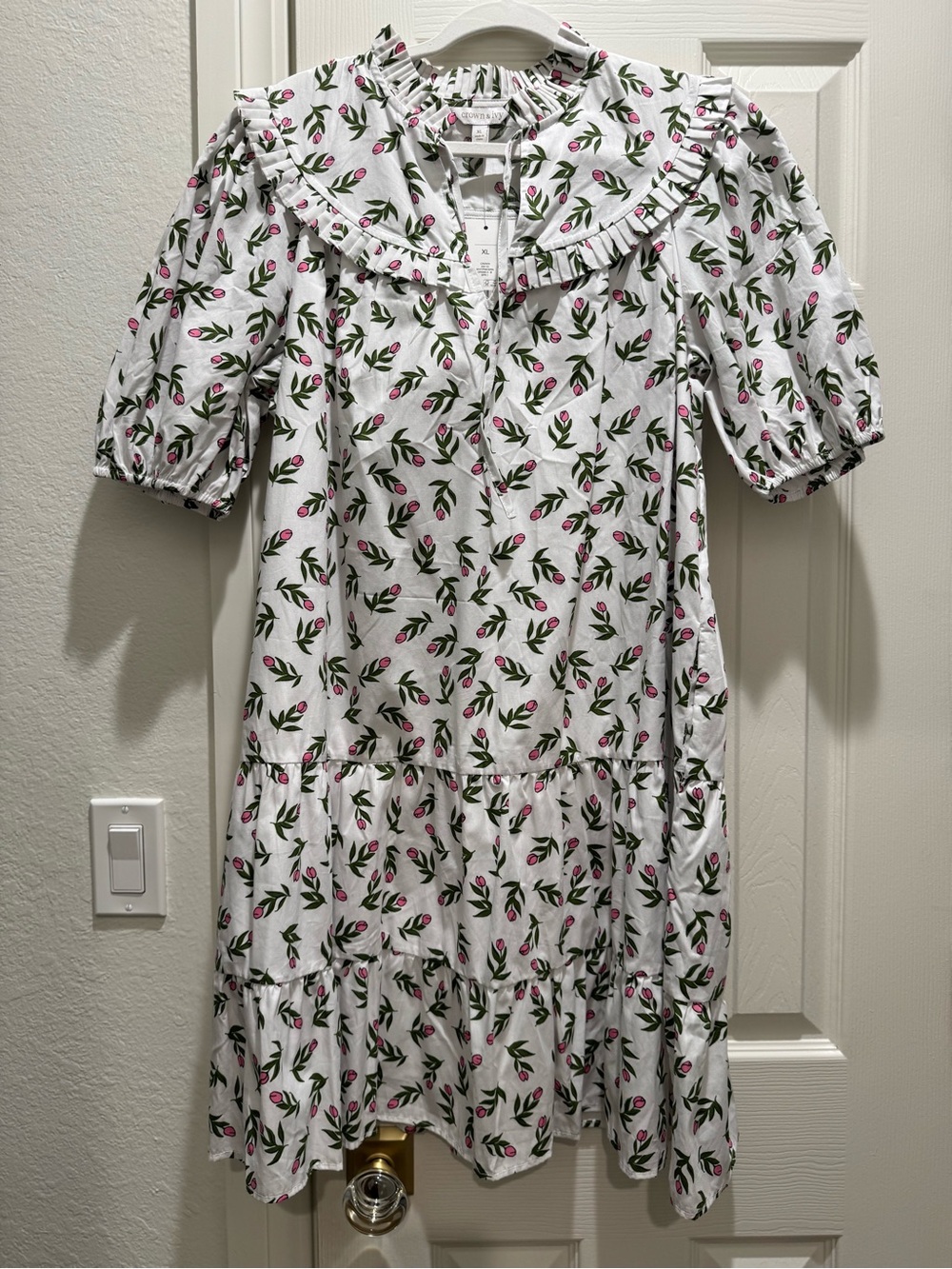 Crown and Ivy Women's White/pink floral Ruffle-Trim Dress NWT - Picture 1 of 7